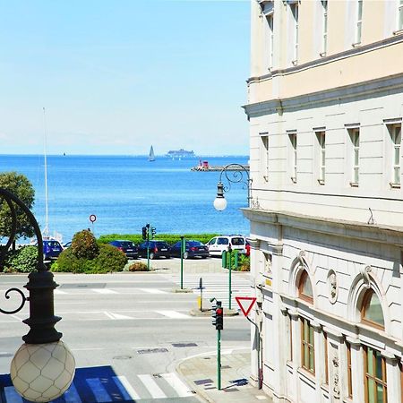 Youme Design Place Hotel Trieste Exteriör bild