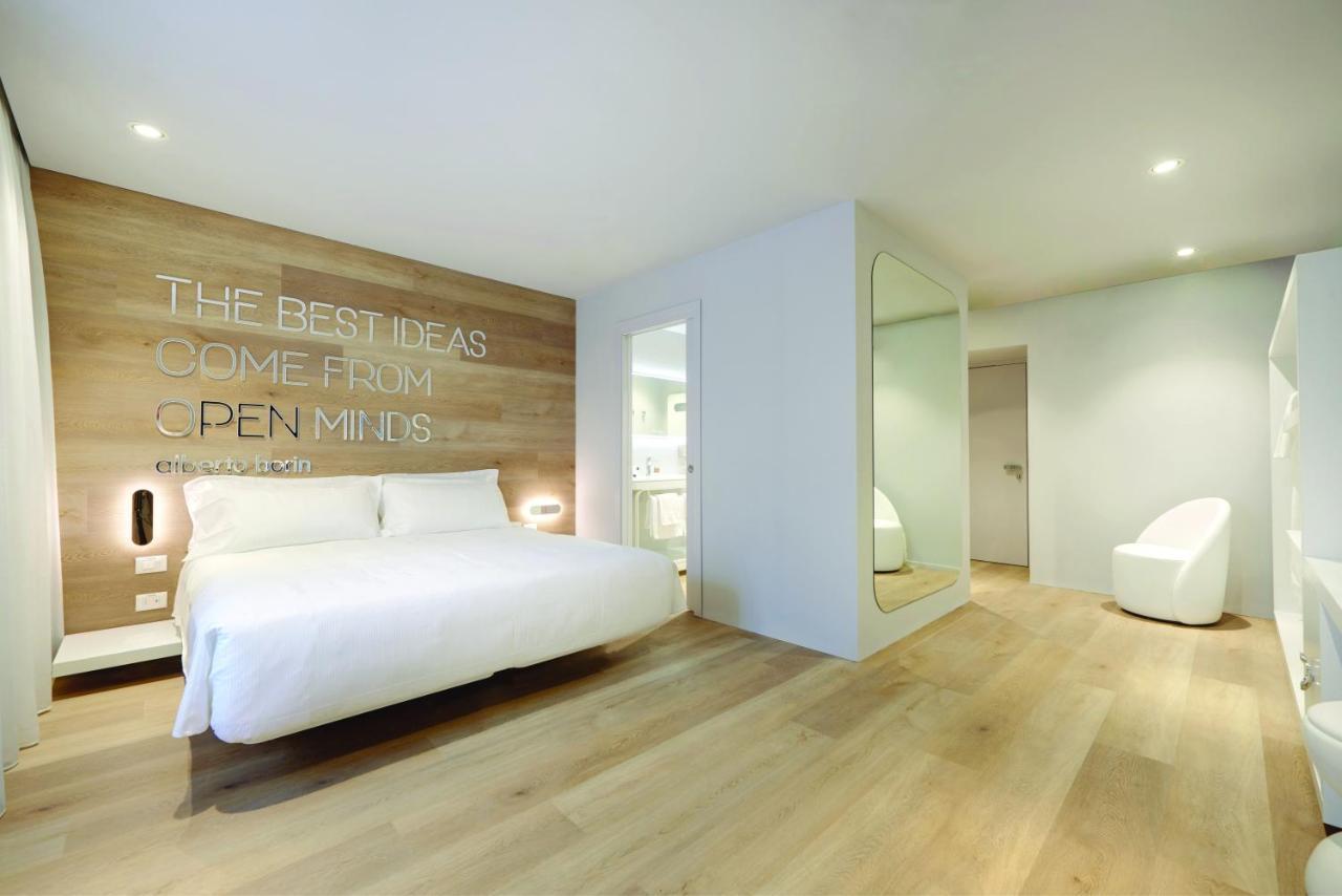 Youme Design Place Hotel Trieste Exteriör bild