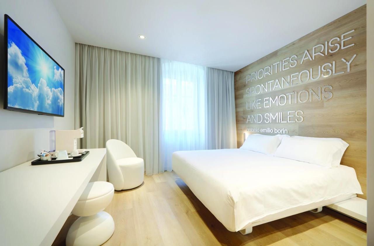 Youme Design Place Hotel Trieste Exteriör bild