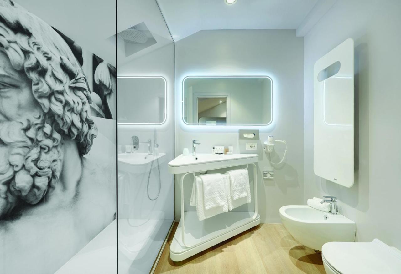 Youme Design Place Hotel Trieste Exteriör bild