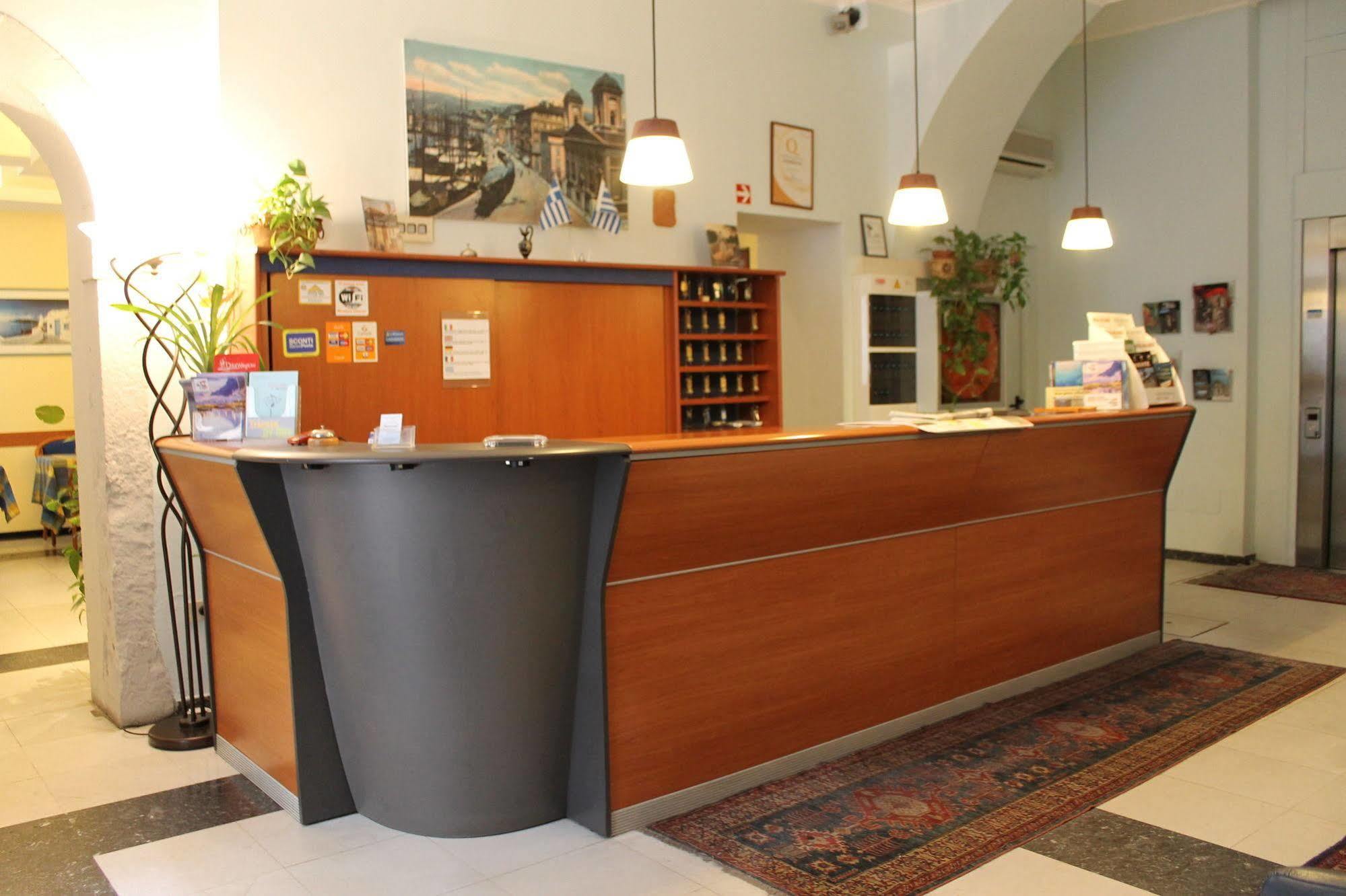 Youme Design Place Hotel Trieste Exteriör bild